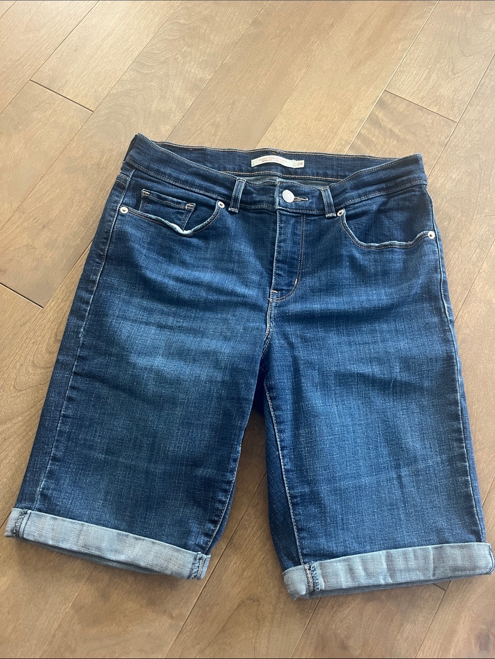 Levi’s woman jeans shorts size 28 classic Bermuda short - Picture 1 of 3